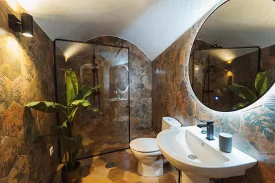 Un baño de Cuevas de Kabila