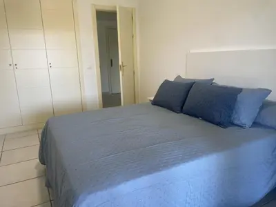 Cama o camas de una habitación en APARTAMENTO BAJO TERRAZA URBANIZACION ACCESO DiRECTO PLAYA