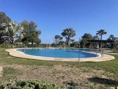 Piscina en o cerca de APARTAMENTO BAJO TERRAZA URBANIZACION ACCESO DiRECTO PLAYA