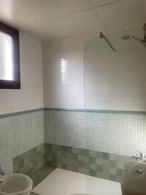 Un baño de APARTAMENTO BAJO TERRAZA URBANIZACION ACCESO DiRECTO PLAYA