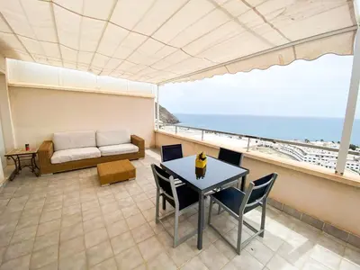 Un balcón o terraza de Candela Atico con piscina compartida