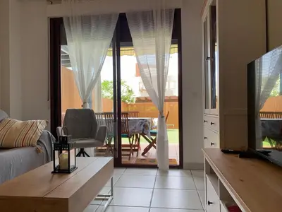 Una televisión o centro de entretenimiento en VERA Mar y Jardín