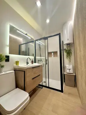 Un baño de VIVE la PLAYA a 5 min con VISTAS-PISCINA-AIRE ACONDICIONADO-VENTILADORES DE TECHO-WIFI-Orientacion Sur