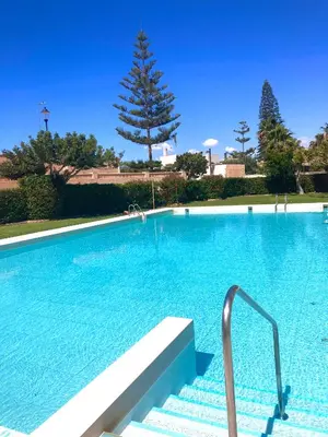 Piscina en o cerca de VIVE la PLAYA a 5 min con VISTAS-PISCINA-AIRE ACONDICIONADO-VENTILADORES DE TECHO-WIFI-Orientacion Sur