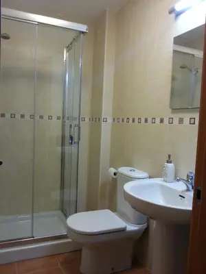 Un baño de Apartamento unifamiliar Golf Vera urb privada y tranquila