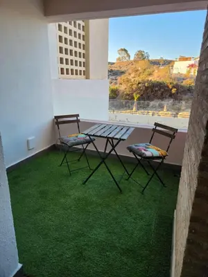 Un balcón o terraza de Bajo con vistas a la piscina en Valle del Este Golf
