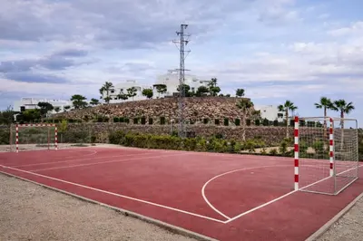 Instalaciones para jugar a tenis o squash en Apartamento Califato 5 o alrededores