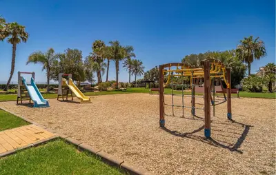 Zona de juegos infantil en 2 Bedroom Cozy Apartment In Vera