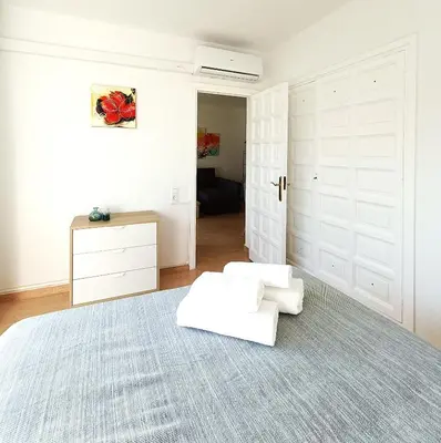 Cama o camas de una habitación en Tropicana Suite con salida directa al mar y piscina
