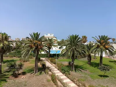 Piscina en o cerca de Tropicana Suite con salida directa al mar y piscina