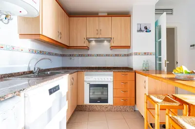 Una cocina o zona de cocina en Cómodo apartamento en El Calón Playa frente al mar