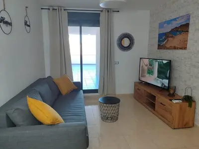 Una televisión o centro de entretenimiento en La Envía Golf and Relax