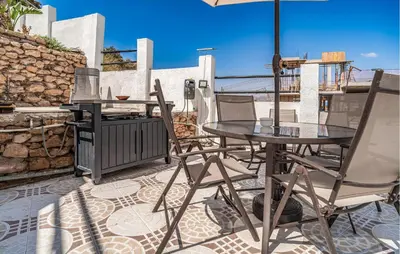 Un balcón o terraza de Nice Home In San Juan De Los Terrer