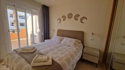Cama o camas de una habitación en Apartamento junto al mar