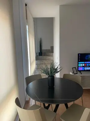 Una televisión o centro de entretenimiento en Apartamentos El Llano Dorado 15