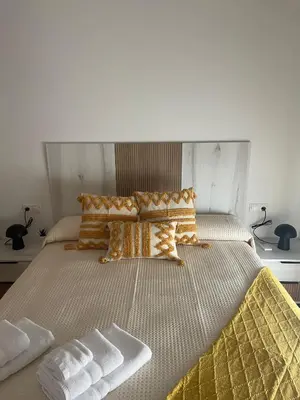 Cama o camas de una habitación en Apartamentos El Llano Dorado 15