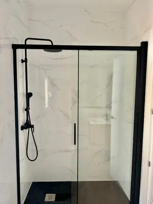 Un baño de Apartamentos El Llano Dorado 15