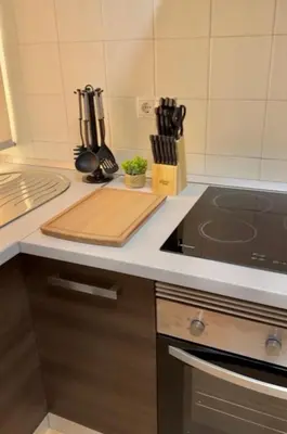 Una cocina o zona de cocina en Apartamentos El Llano Dorado 15