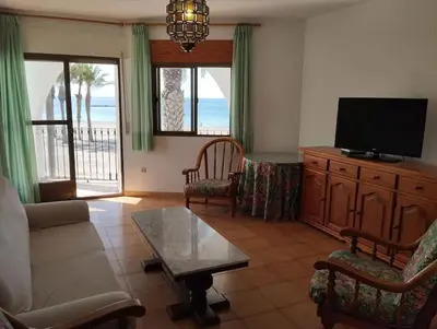 Una televisión o centro de entretenimiento en Jazmines Cabo de Gata - A