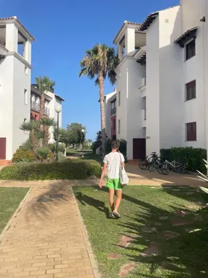 Clientes alojados en Bajo con jardín en primera línea de playa
