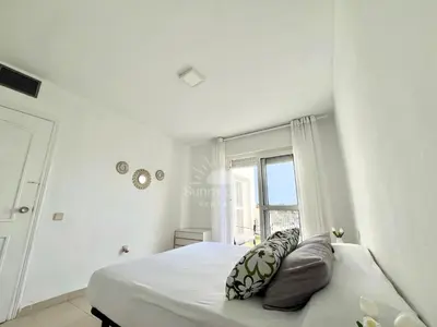 Cama o camas de una habitación en Luminoso ático en el Puerto de Almerimar