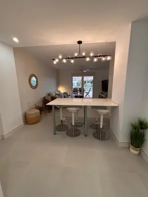 Una televisión o centro de entretenimiento en Apartamento Olimpic Beach