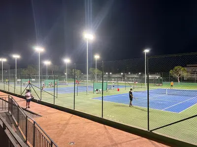 Instalaciones para jugar a tenis o squash en Piso con AC, piscina y pista de pádel y tenis en Águilas o alrededores