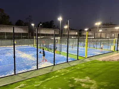 Instalaciones para jugar a tenis o squash en Piso con AC, piscina y pista de pádel y tenis en Águilas o alrededores