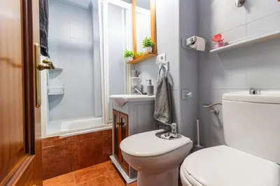 Un baño de Piso Museo del Realismo-Catedral-Alcazaba-Free Parking-Wifi-Aire acondicionado