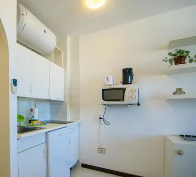 Una cocina o zona de cocina en Natura Mediterranea 207 estudio naturista primera linea