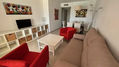 Una televisión o centro de entretenimiento en Precioso piso a 10 min de la playa