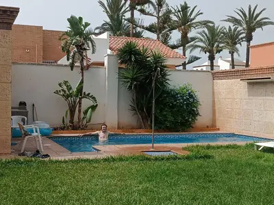 Plano de Apartamento de invitados con piscina
