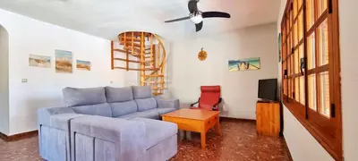 Una televisión o centro de entretenimiento en Casa con Piscina Privada - By Aloha Palma