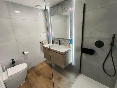 Un baño de Bajo Bora Palm, Piscina Privada Climatizable, 150m playa