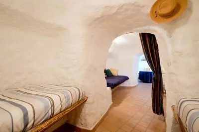 Cama o camas de una habitación en RentitSpain - Guadix - Cueva Oliva Relax e Historia entre las Montañas