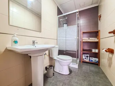 Un baño de AVENIDA GUILLERMO REINA, 2ºb