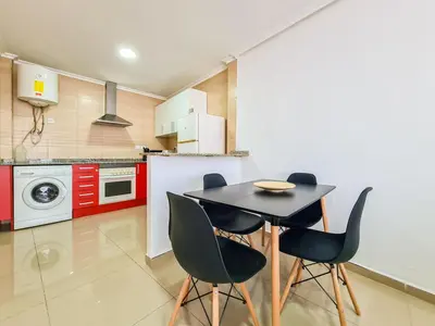 Una cocina o zona de cocina en AVENIDA GUILLERMO REINA, 2ºb