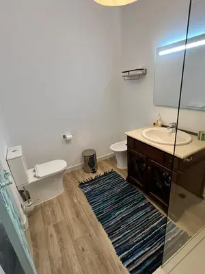 Un baño de Casas de Valtravieso El Jardín
