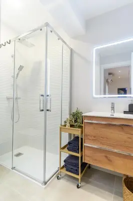 Un baño de TrendyHomes Oasis Pantera