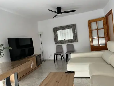 Una televisión o centro de entretenimiento en Iberia Home Beach Águilas