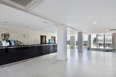 El vestíbulo o zona de recepción de Hotel Best Indalo