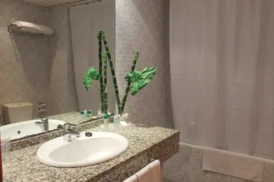 Un baño de Advise Hotels Reina
