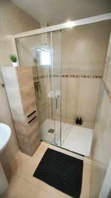 Un baño de Apartamento dos habitaciones con piscina y gran terraza