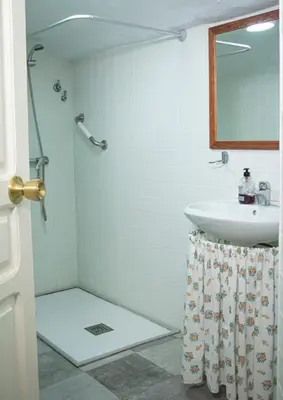 Un baño de Cueva Navarro
