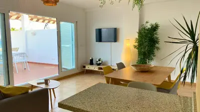 Una televisión o centro de entretenimiento en Mojacar 1ª linea playa vacaciones