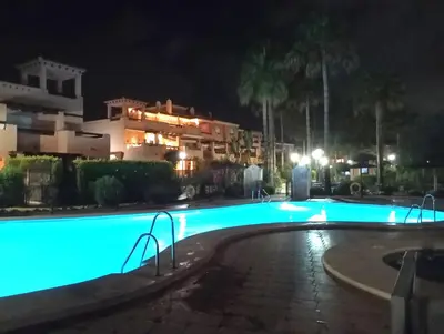 Piscina en o cerca de Casa Di Cotro bajo con gran jardín