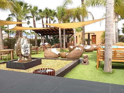 Jardín al aire libre en Casa Di Cotro bajo con gran jardín