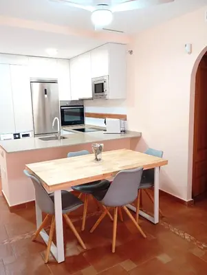 Una cocina o zona de cocina en Casa Di Cotro bajo con gran jardín