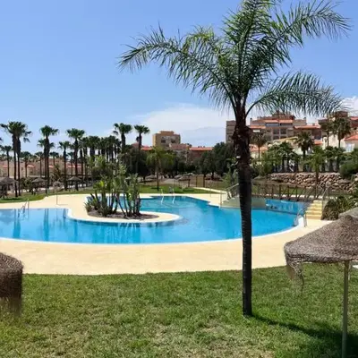 Almerimar Amplio Apartamento de 3 Habitaciones con Piscina