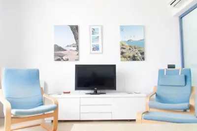 Una televisión o centro de entretenimiento en Casa Nautilus en San José